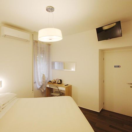 Barbj'S Rooms ลาสเปเซีย ภายนอก รูปภาพ
