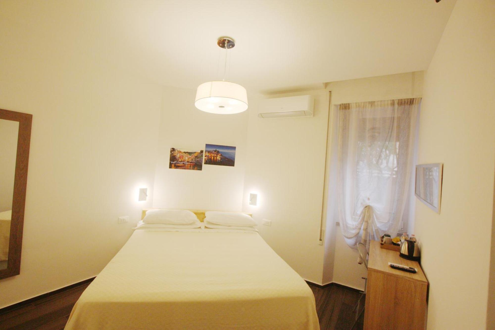 Barbj'S Rooms ลาสเปเซีย ภายนอก รูปภาพ